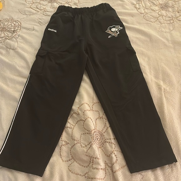 Kids Pittsburgh Penguins black Reebok track pants size 7 elastic waist - Picture 1 of 9